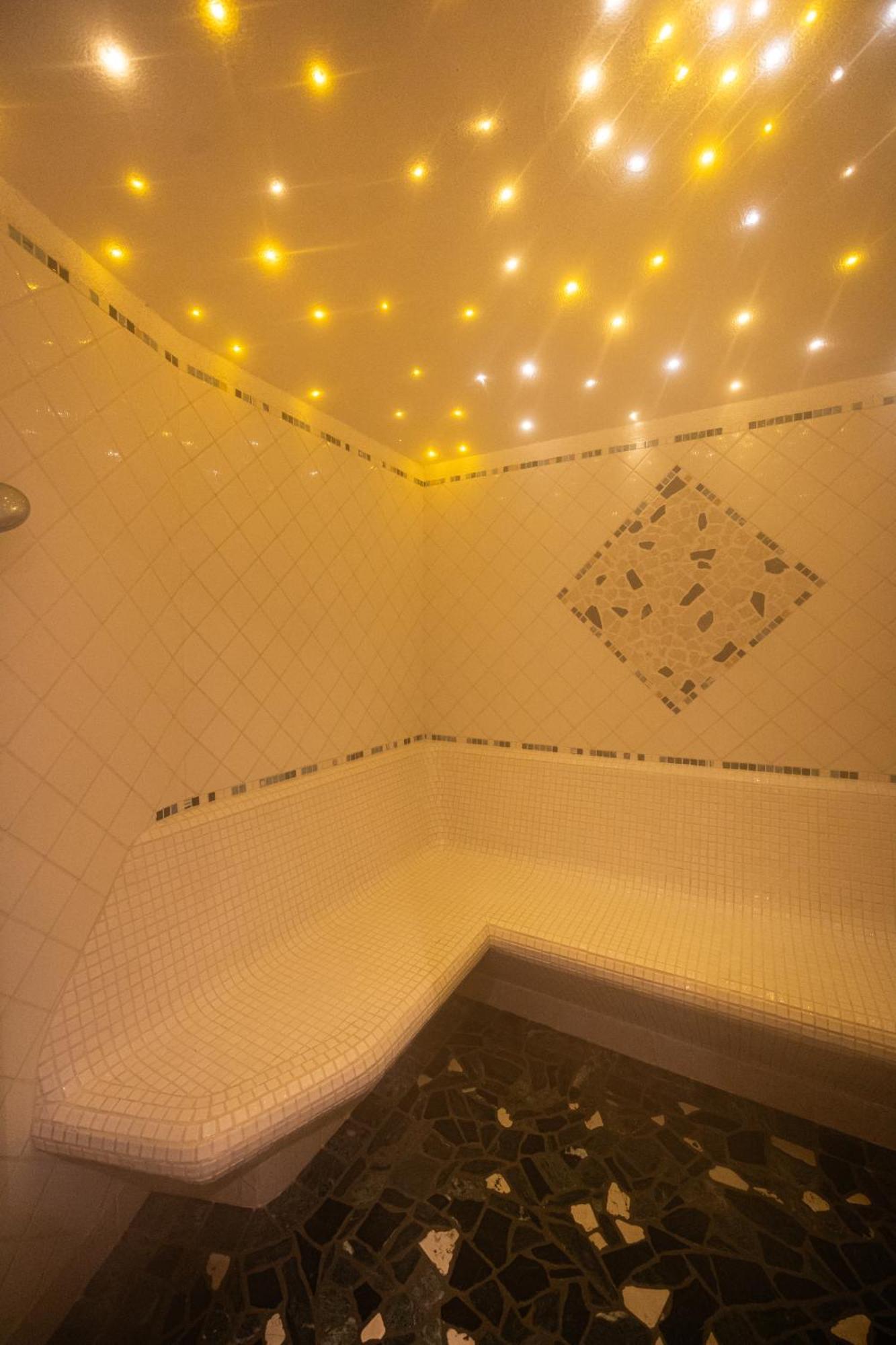 Hotel Engel カナツェーイ エクステリア 写真