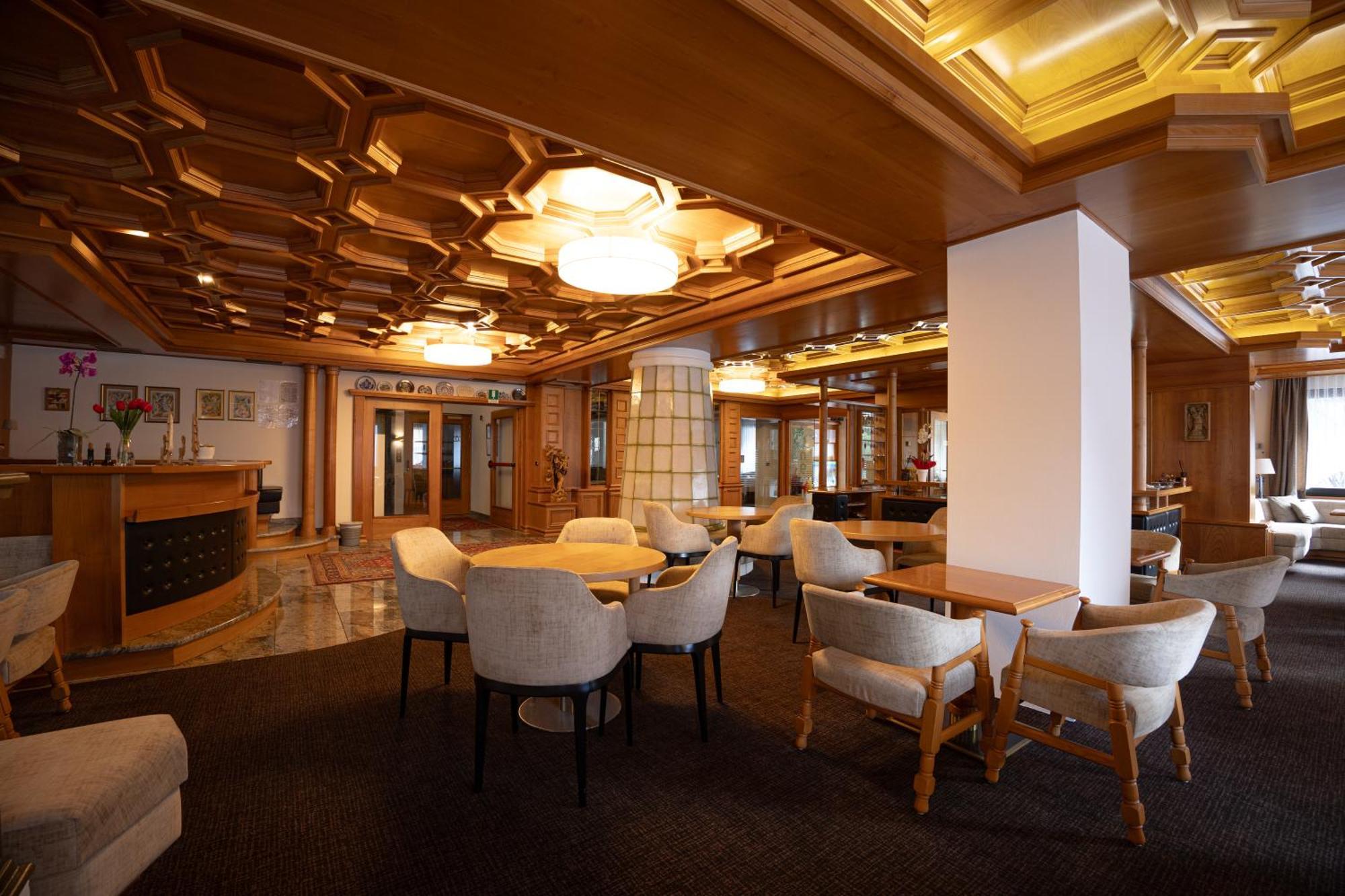 Hotel Engel カナツェーイ エクステリア 写真