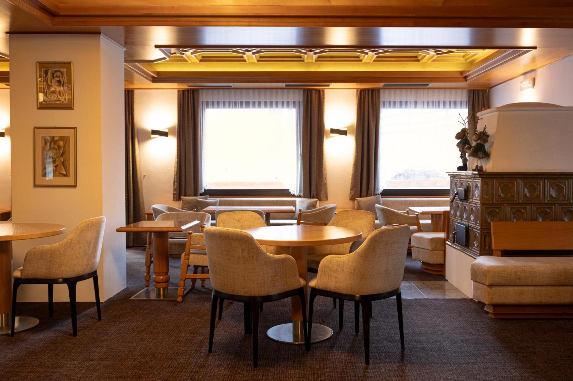 Hotel Engel カナツェーイ エクステリア 写真