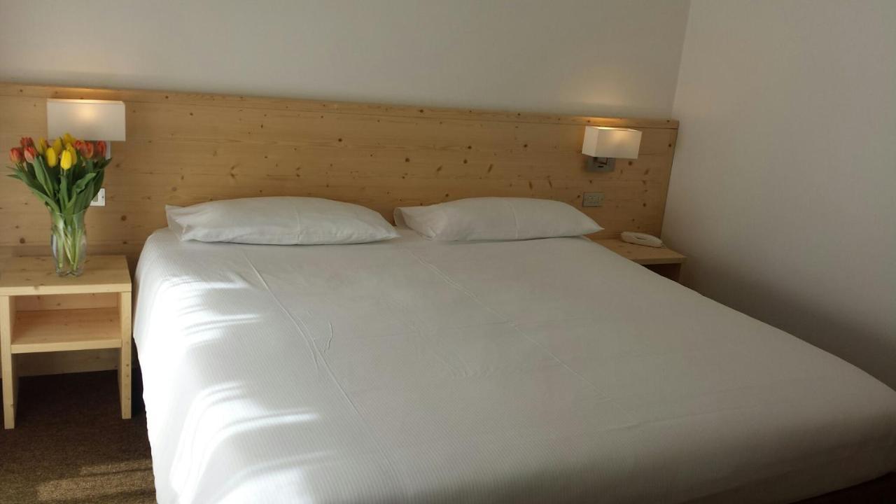 Hotel Engel カナツェーイ エクステリア 写真
